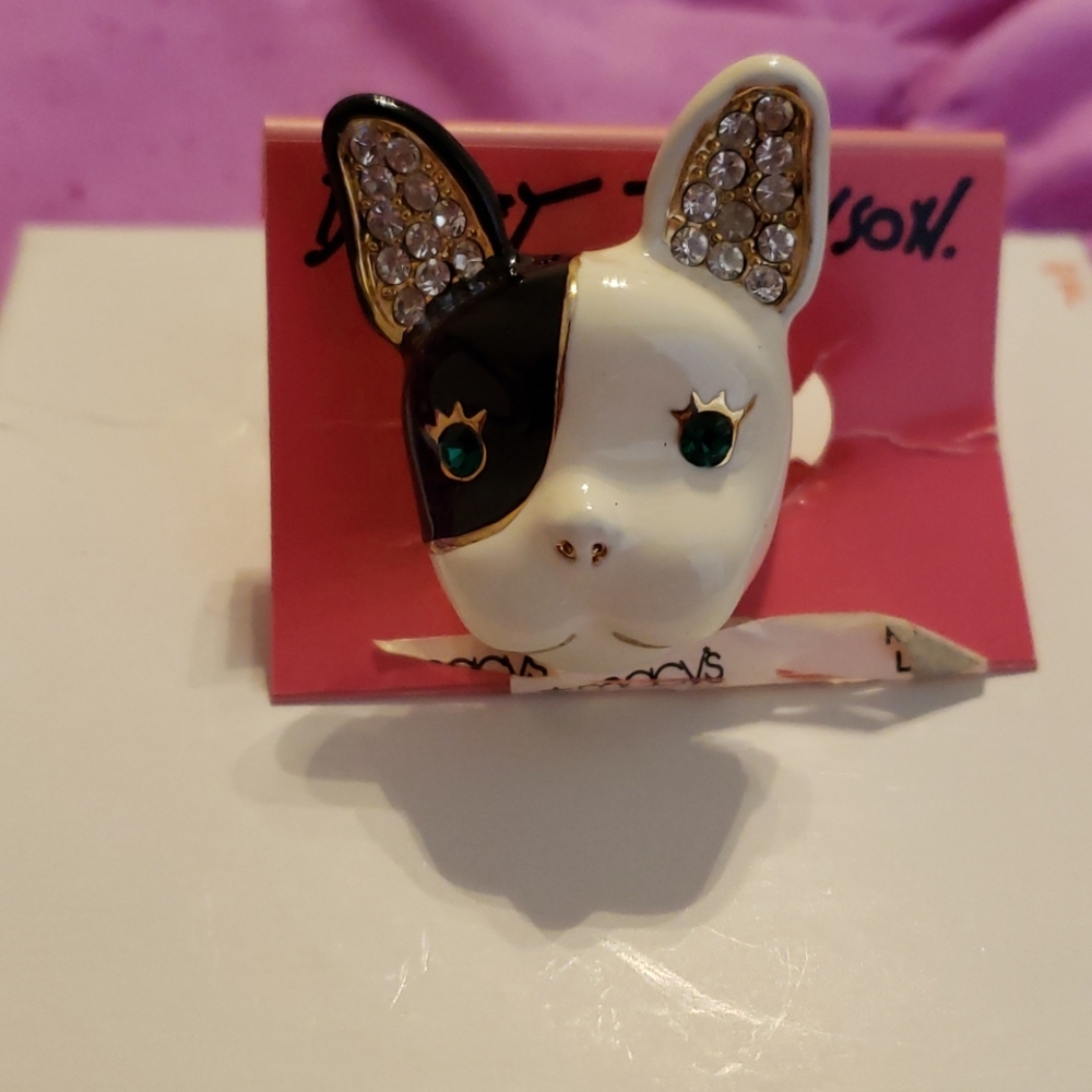 Betsey Johnson dog ring